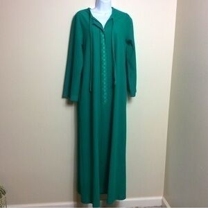 Vintage 1970s shadowline fleece house dress. Green. Small.